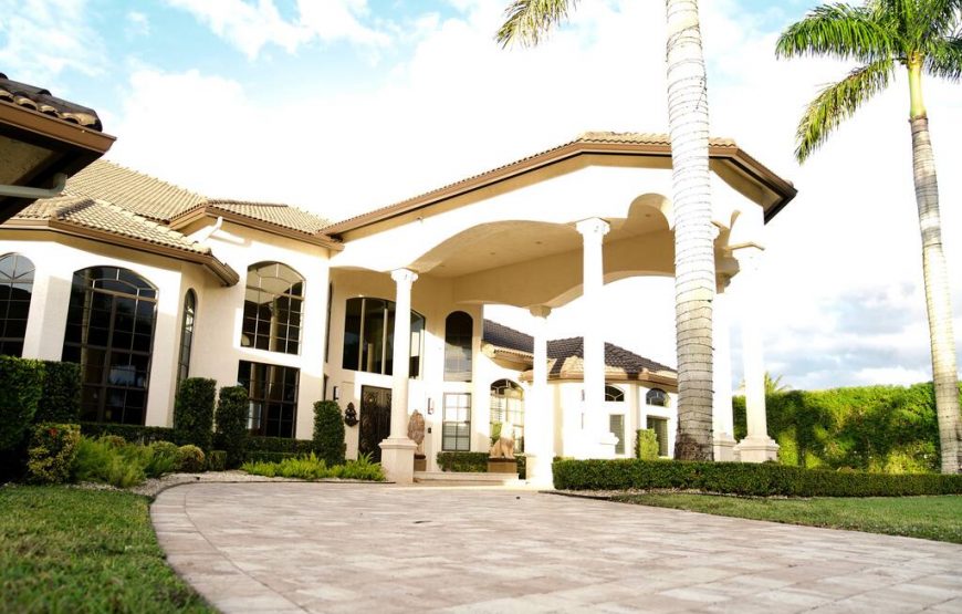 BEAUTIFUL-MANSION-ON-LAKE-MINS-TO-FLL-AIRPORT-14-870x555