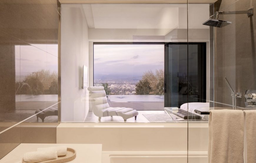 Bold-modernism-overlooking-LA-from-Celebrity-Row-38-870x555