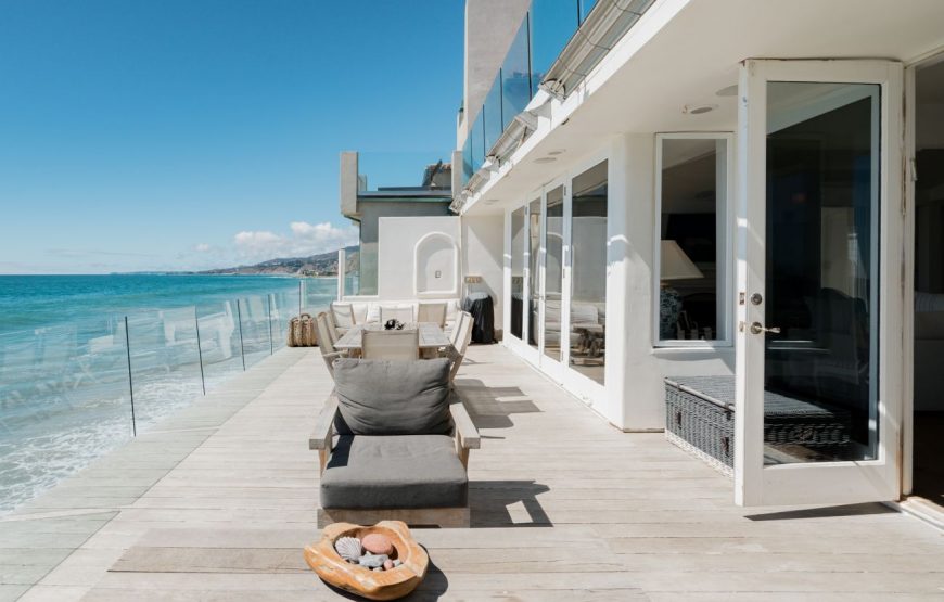 Contemporary-beach-house-on-the-sands-of-La-Costa-24-870x555