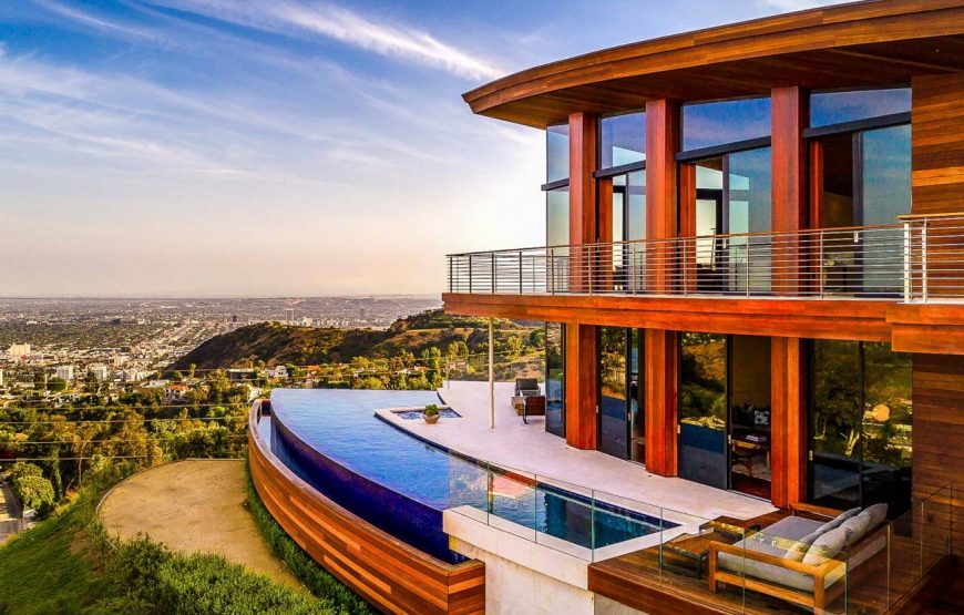 Modern-architecture-just-off-Mulholland-Drive-21-870x555