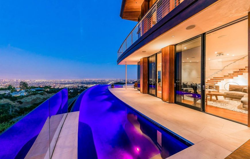Modern-architecture-just-off-Mulholland-Drive-27-870x555