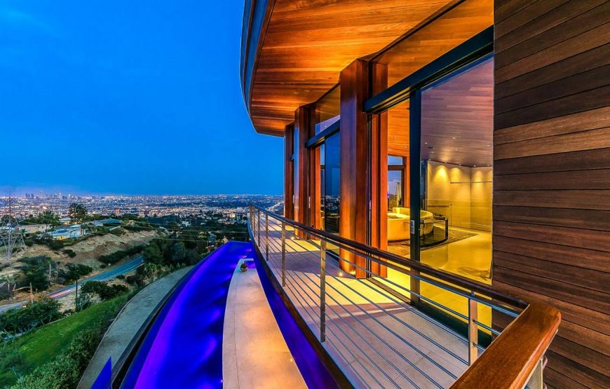 Modern-architecture-just-off-Mulholland-Drive-31-870x555
