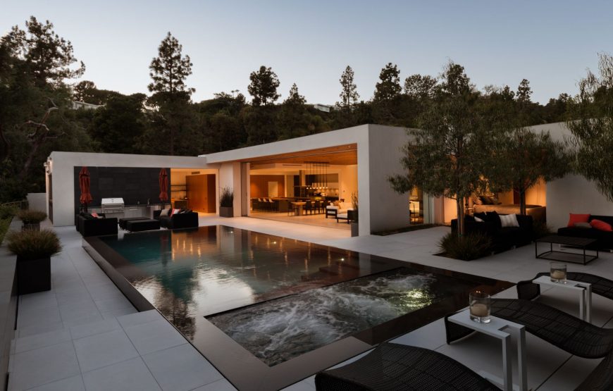 Modern-retreat-in-the-hills-near-Rodeo-Drive-Ft-870x555
