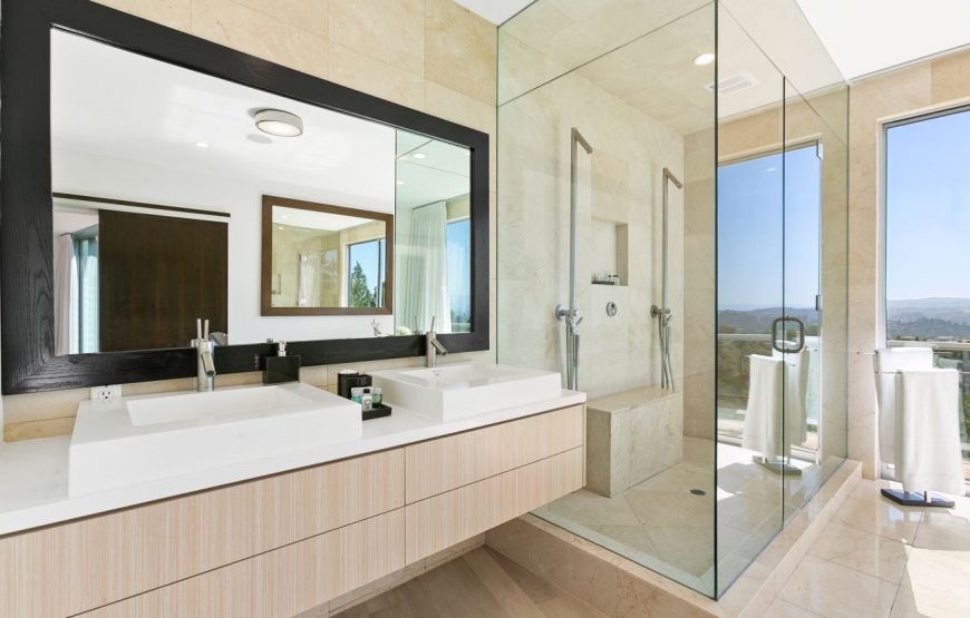 Modernist-villa-in-Beverly-Hills-16-870x555