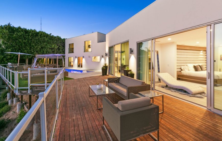 Modernist-villa-in-Beverly-Hills-42-870x555
