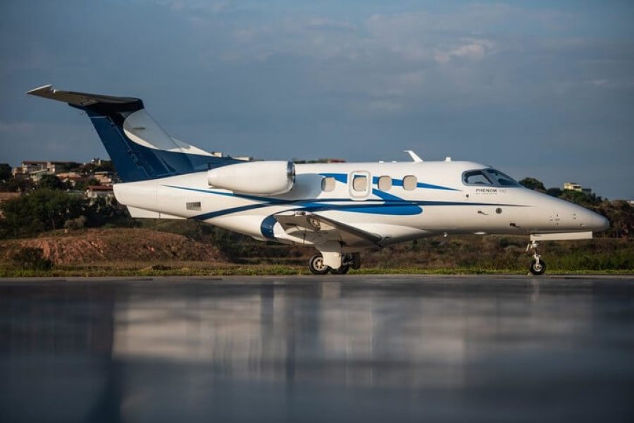 aircraft-private-jets-embraer-phenom-100-354357_46942f4a90c81d71_920X485-1-900x600