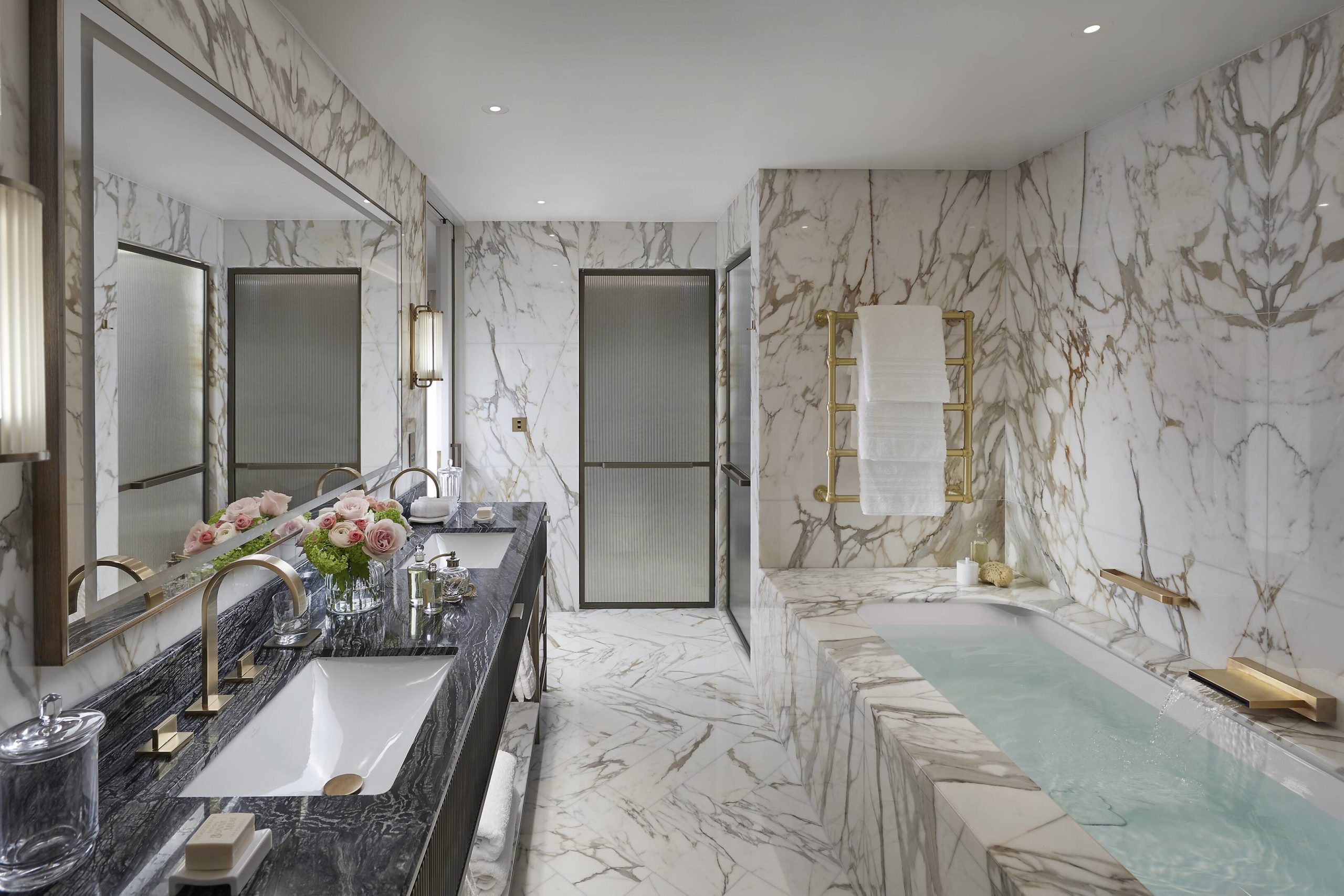 london-2019-suite-penthouse-mandarin-guest-bathroom