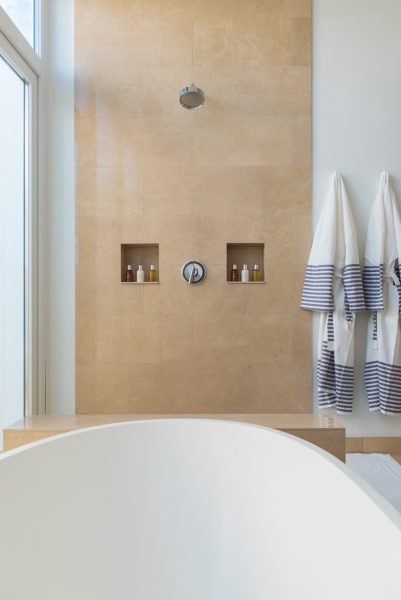 bathtub-bathrobs-amenities