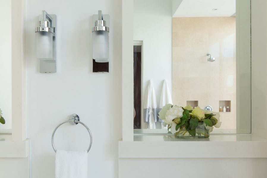 marble-sinks-lighting-features-bathroom