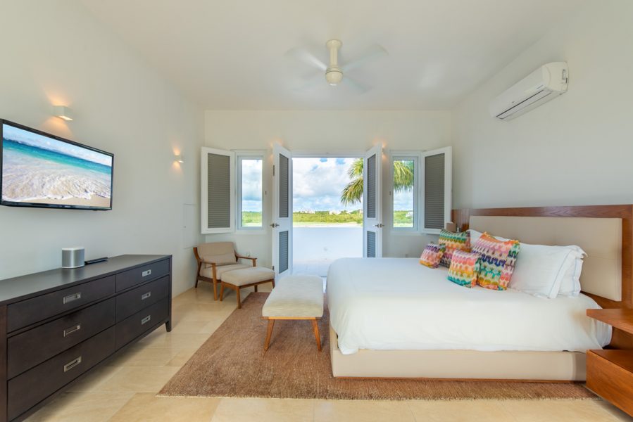 master-bedroom-king-golf-view