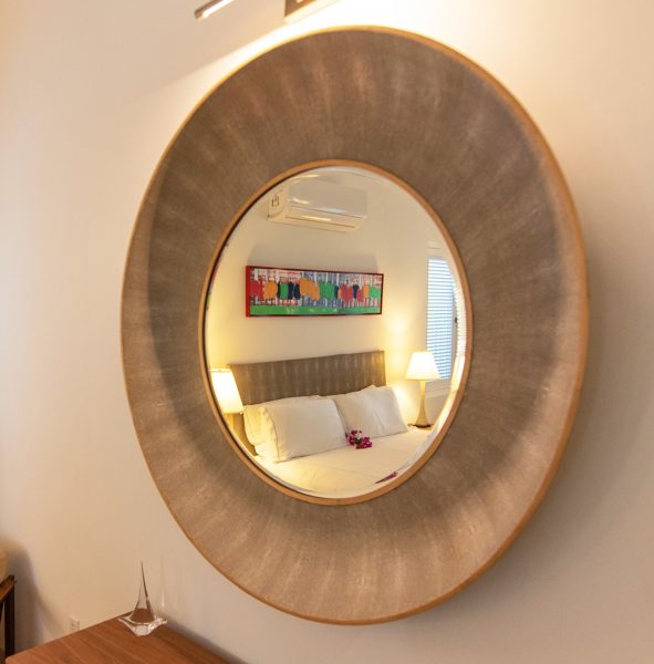 mirror-reflection-king-bed